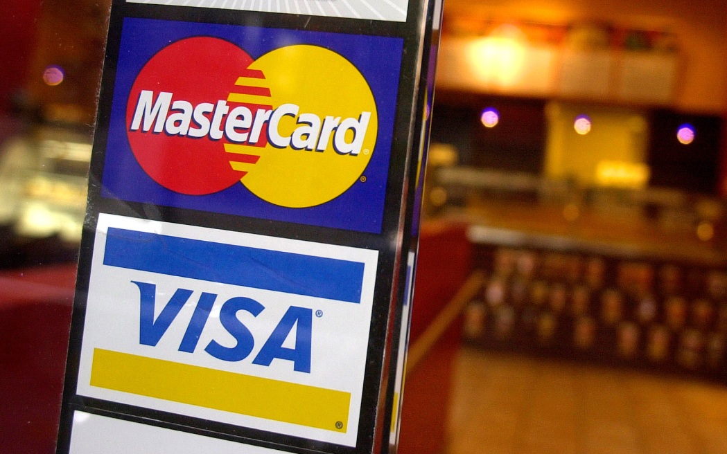 Доля карт Visa и Mastercard на российском рынке снизилась до менее чем 17%