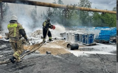 В нижегородском Дзержинске тушили емкости с остатками лакокрасочных материалов