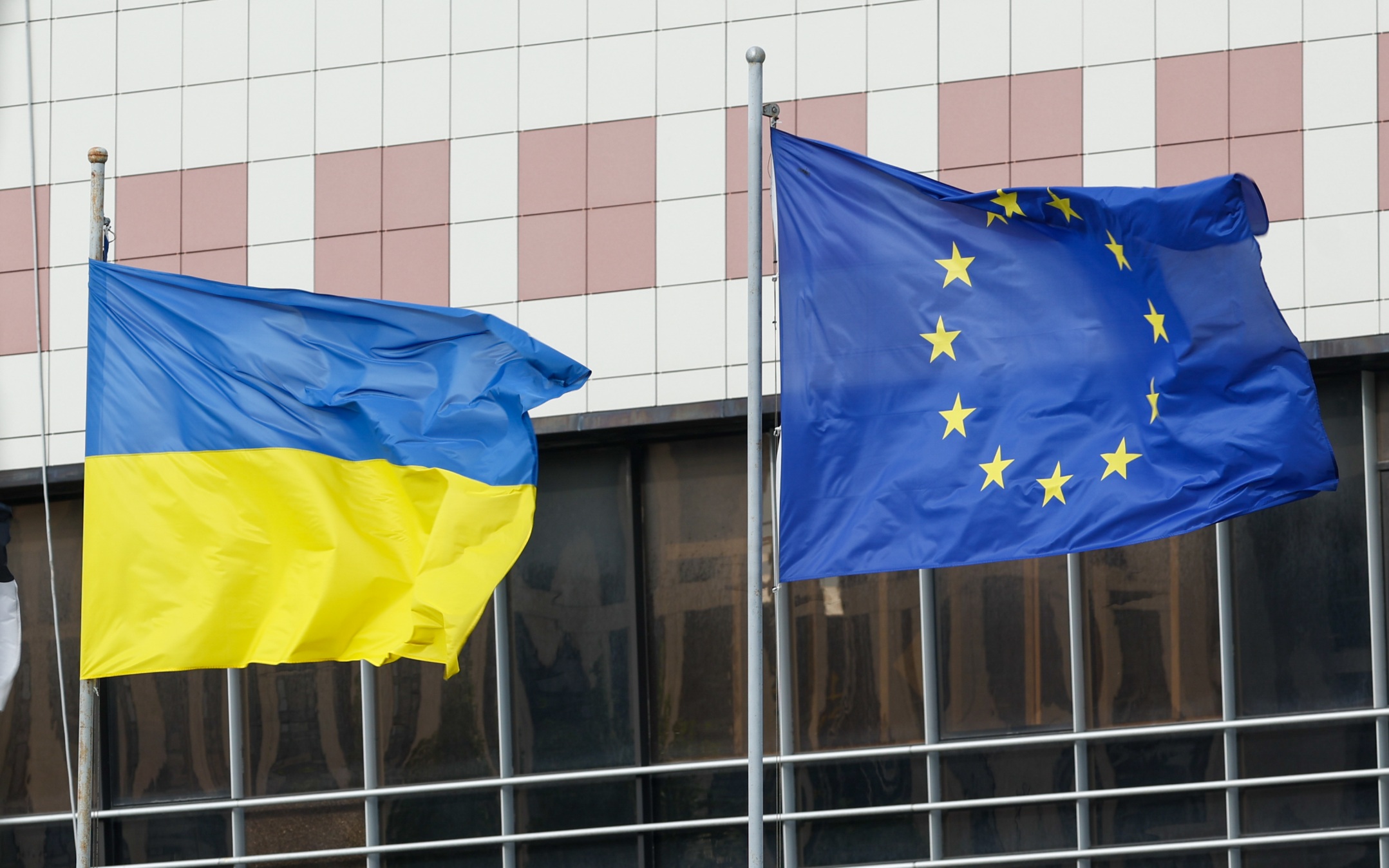 В Венгрии рассказали, при каких условиях согласятся принять Украину в ЕС