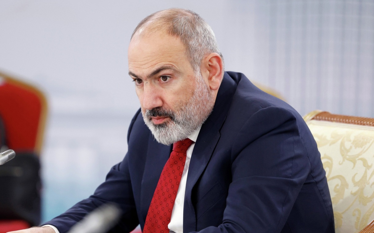 "Уходите": Пашинян на встрече с избирателями велел выгнать несогласную женщину