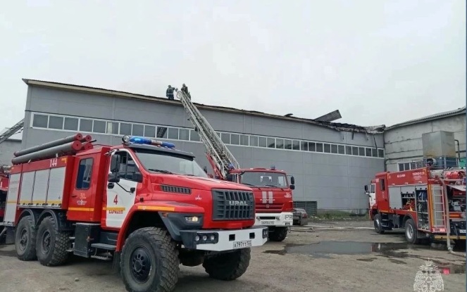 В Барнауле ликвидировано открытое горение в производственном здании