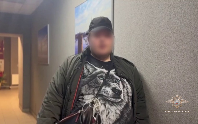 В Петербурге задержали мужчину, который вез своих дочек на электроскутере
