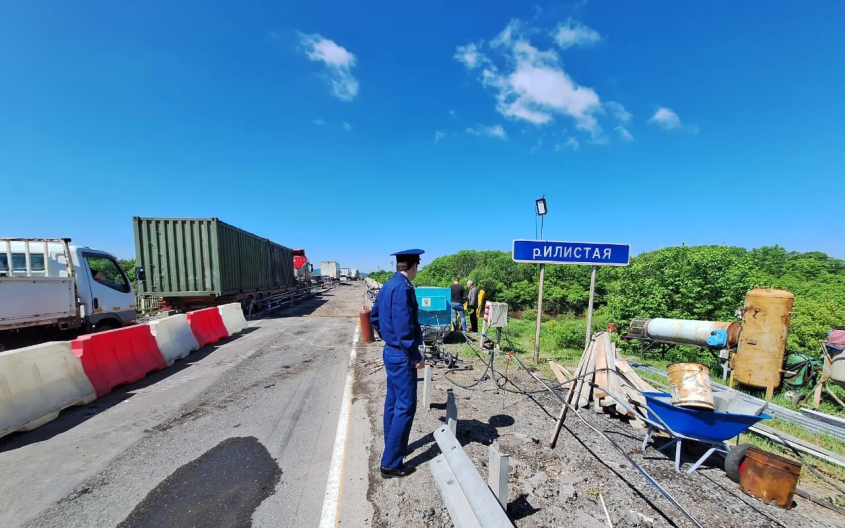 Прокуратура проводит проверку по загрязнению реки Илистой в Приморье