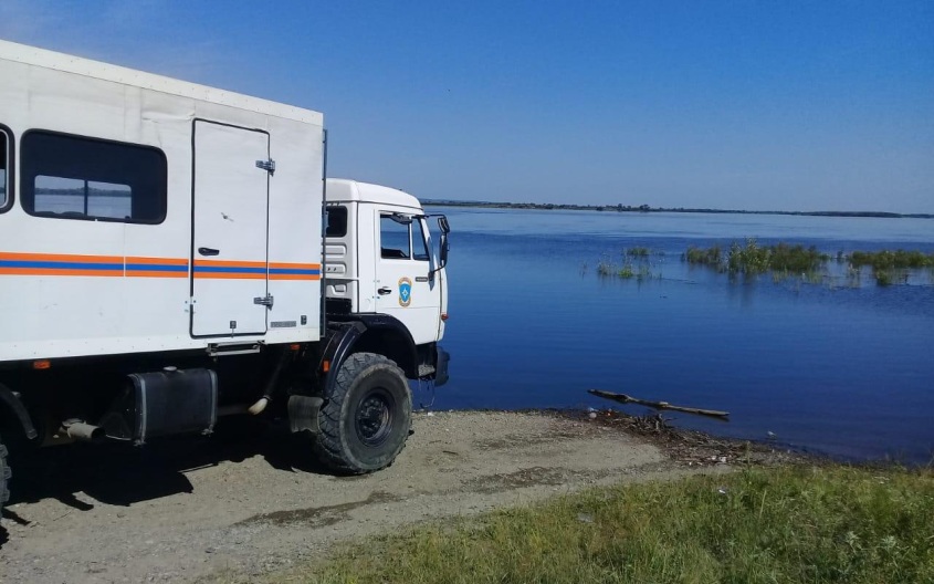 Дома и участок дороги подтоплены из-за паводка в селе Нелькан Хабаровского края