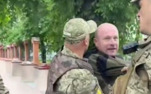 Сотрудники одесского ТЦК распылили газ в прохожего, вставшего на защиту мужчины