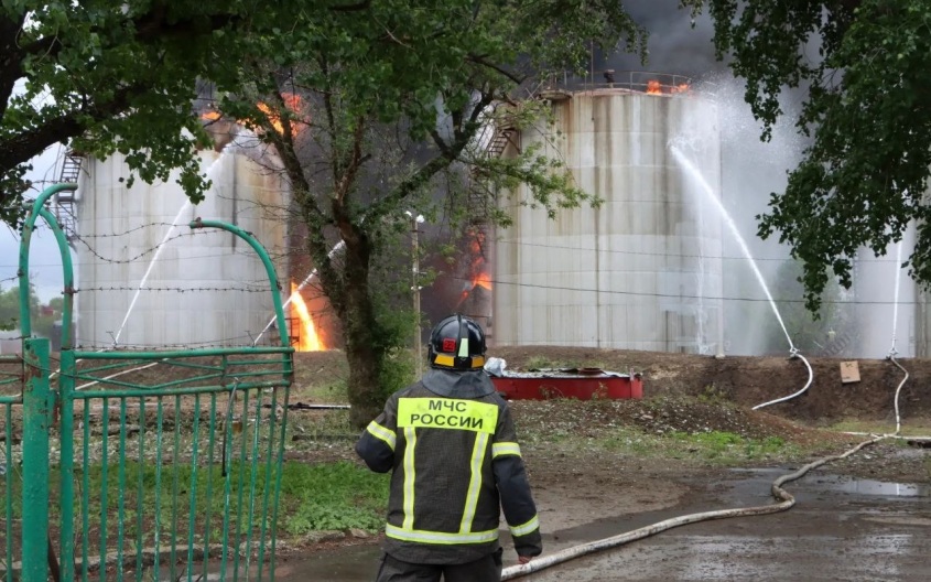 Площадь пожара на нефтебазе в Ростовской области составила 3600 кв. м.
