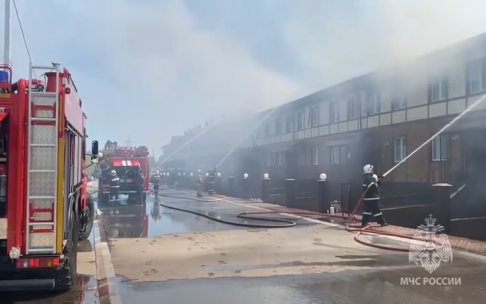 Под Абаканом загорелся таунхаус на площади 610 кв. м.