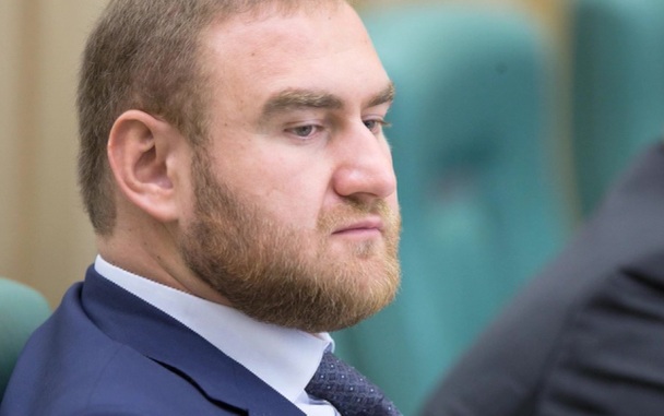 Осужденный экс-сенатор Арашуков начал работу в качестве швеи