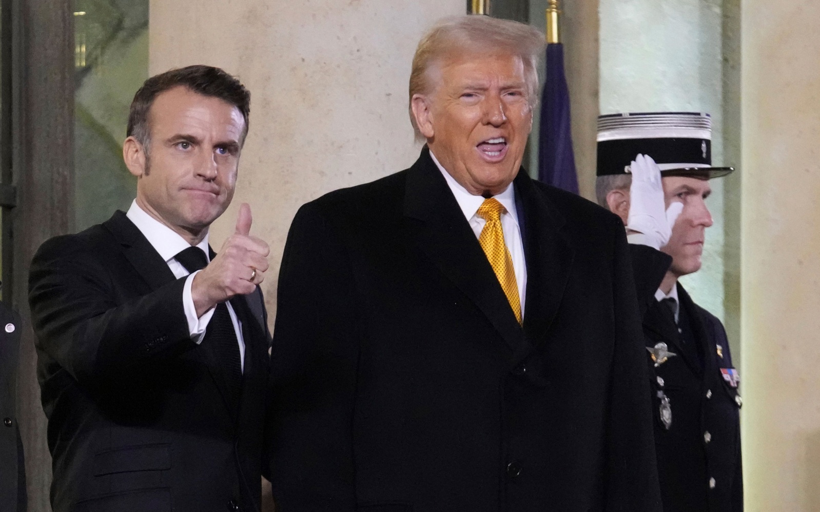 Макрон шантажировал Трампа Украиной из-за своей жены