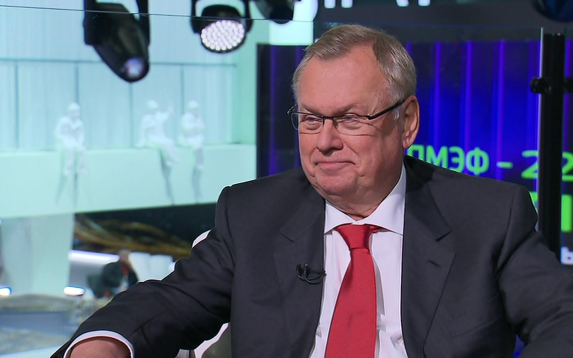 Костин заявил, что экономика РФ ведет себя прилично, банковский сектор здоров