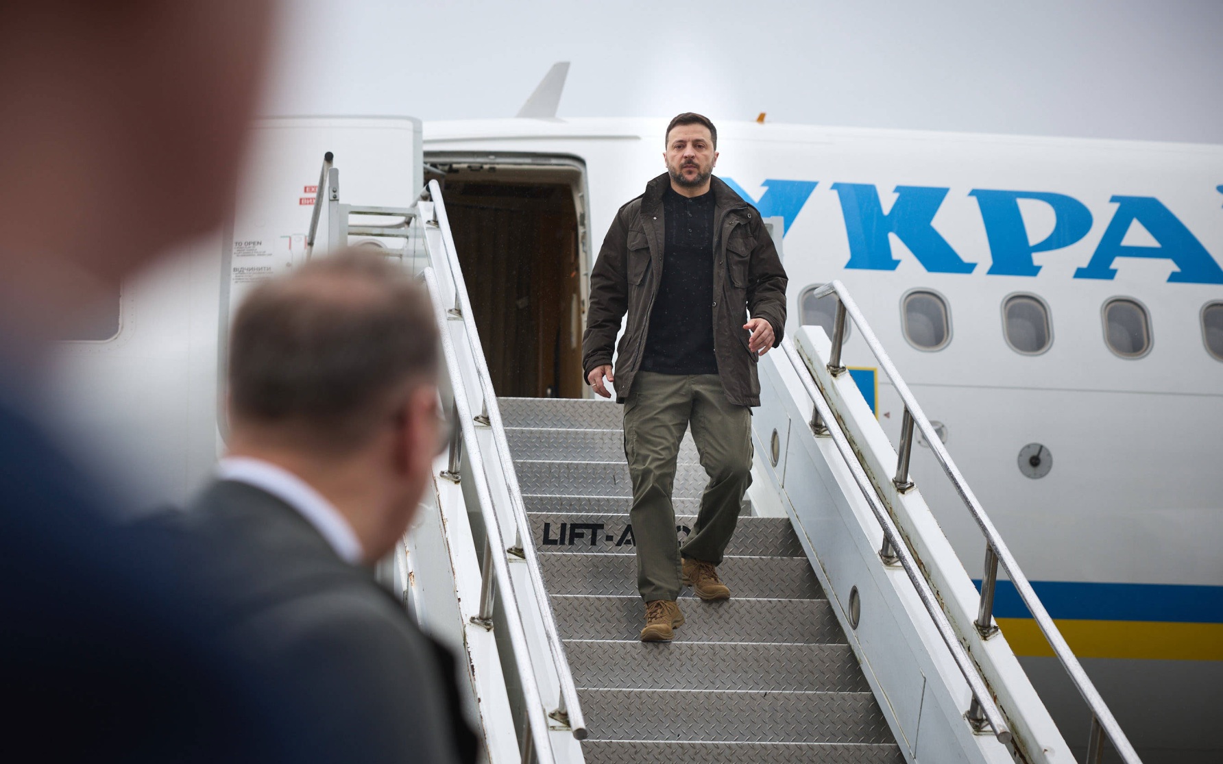 Зеленский экстренно сменил маршрут полетов в Европу из-за конфликта с Польшей