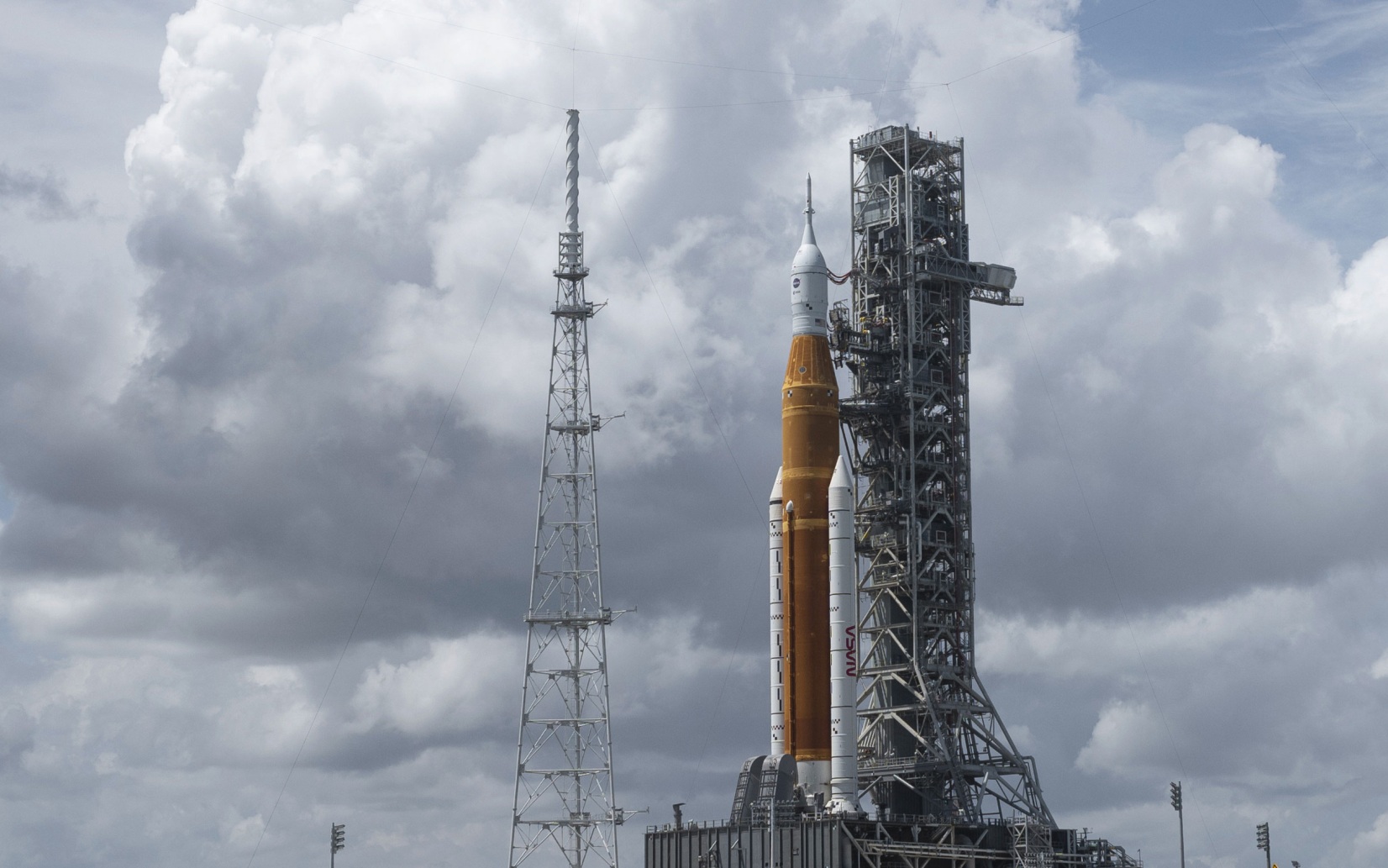 Стали известны имена участников лунной миссии США Artemis III
