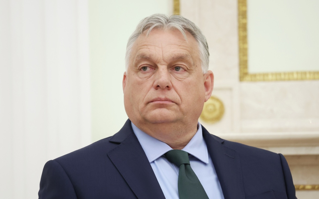 Партия "Фидес" готовится переизбрать своего лидера Орбана еще на год