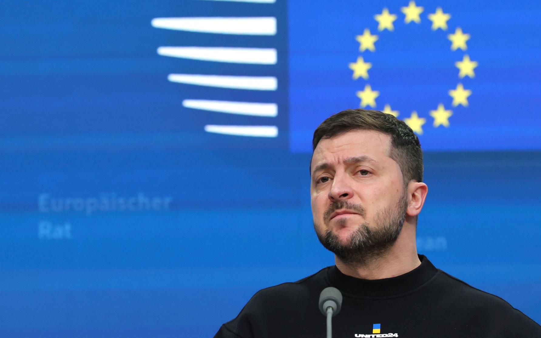Джабаров: Зеленский мечется по Европе, словно боится оставаться в Киеве