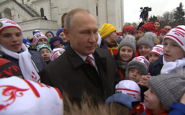 Путин: внешние вызовы – это преходящее, а дети – это будущее России