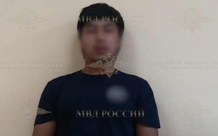 16-летнего иностранца, напавшего на мужчину и его детей, задержали на МКАД