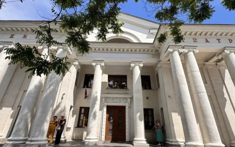Развожаев рассказал, как выберут новое название для кинотеатра "Украина"
