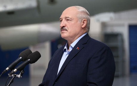 Лукашенко поздравил Путина с Днем России, отметив мощный потенциал страны