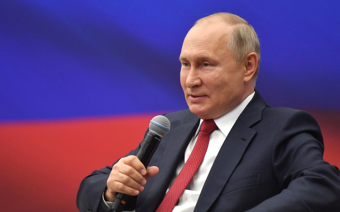"С гордостью за предков": Путин поздравил россиян с Днем России