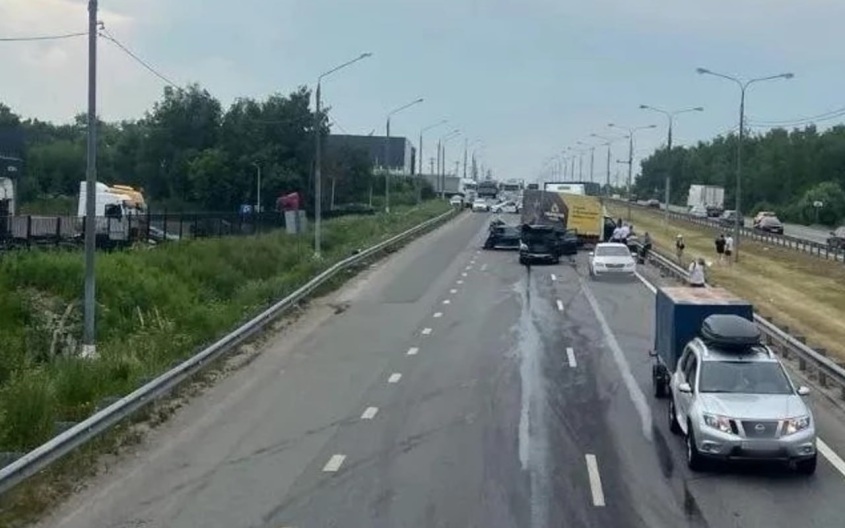 На трассе "Урал" в Подмосковье произошло массовое ДТП, есть пострадавшие