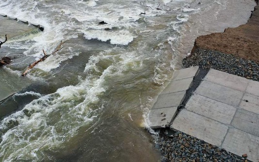 Экологическое бедствие: сломанная дамба лишает воды жителей деревень Подмосковья
