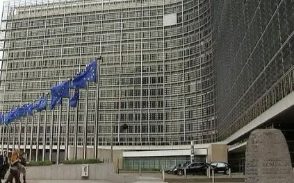 Bloomberg: Евросоюзу не удастся компенсировать сокращение военной помощи США