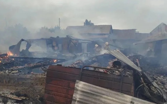 Из-за грозы сгорело несколько домов в Оренбургской области