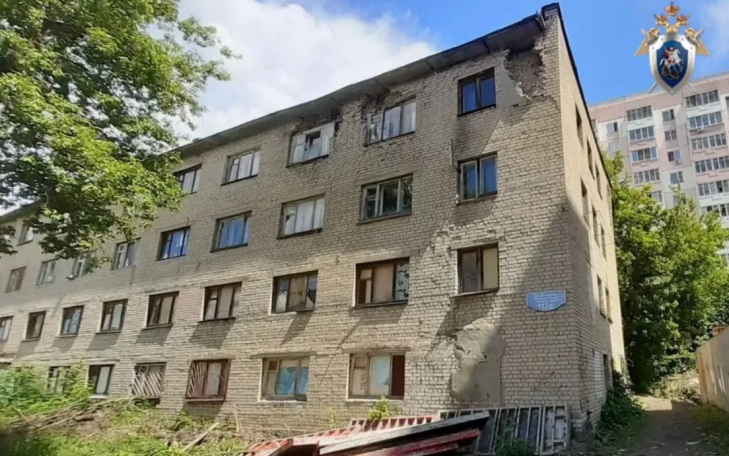 В Саранске подросток упал с крыши 4-этажного здания, ведется проверка