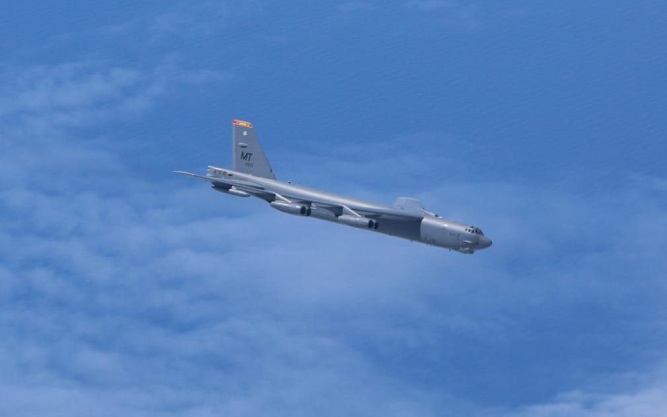 При крушении B-52 на борту находились двое сотрудников компании Boeing