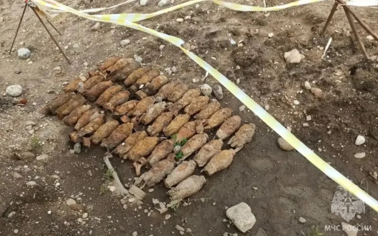 Спасатели обезвредили 42 авиабомбы времен ВОВ в Калининградской области