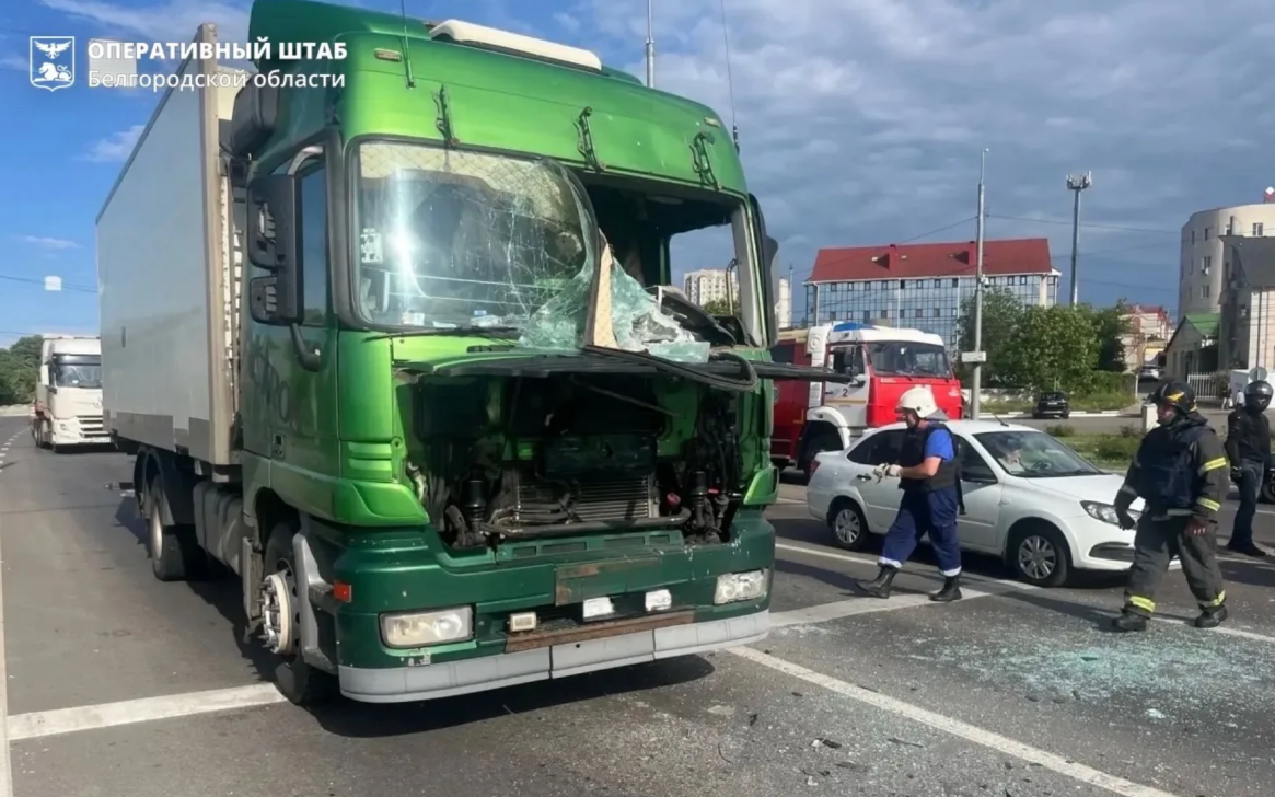 Украинский дрон атаковал фуру в Белгороде, водитель погиб