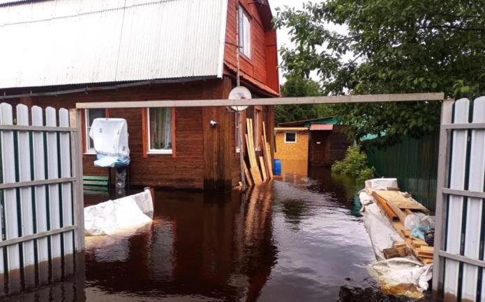 В Клинском округе Подмосковья затоплены участки, людей эвакуировали