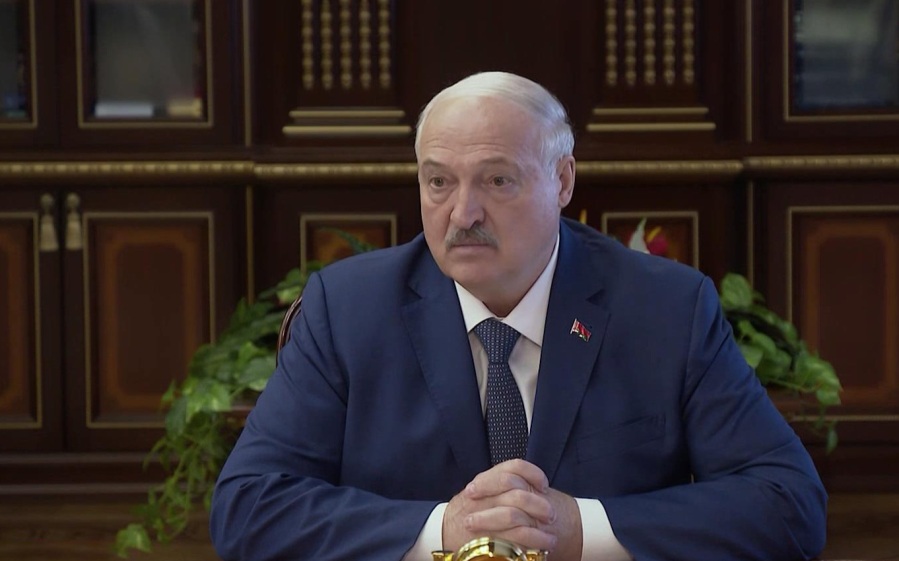 Удар по автобусу с детьми – это провокация, заявил Лукашенко