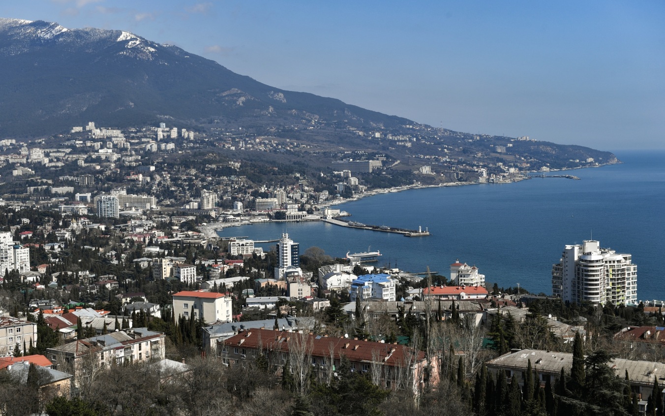 Курлаева заявила, что в Крыму сейчас очереди не за бензином, а за чебуреками