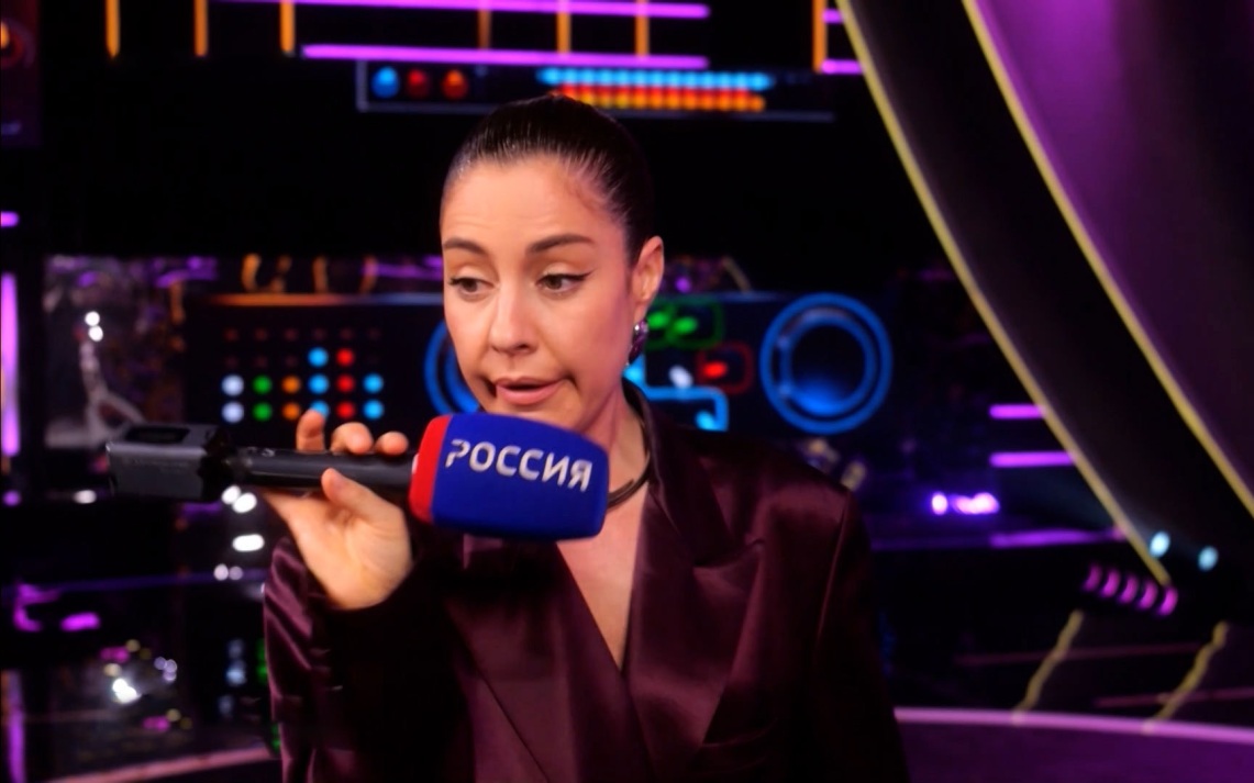 Певица назвала обманом умение держать микрофон в "Поймай меня, если сможешь"