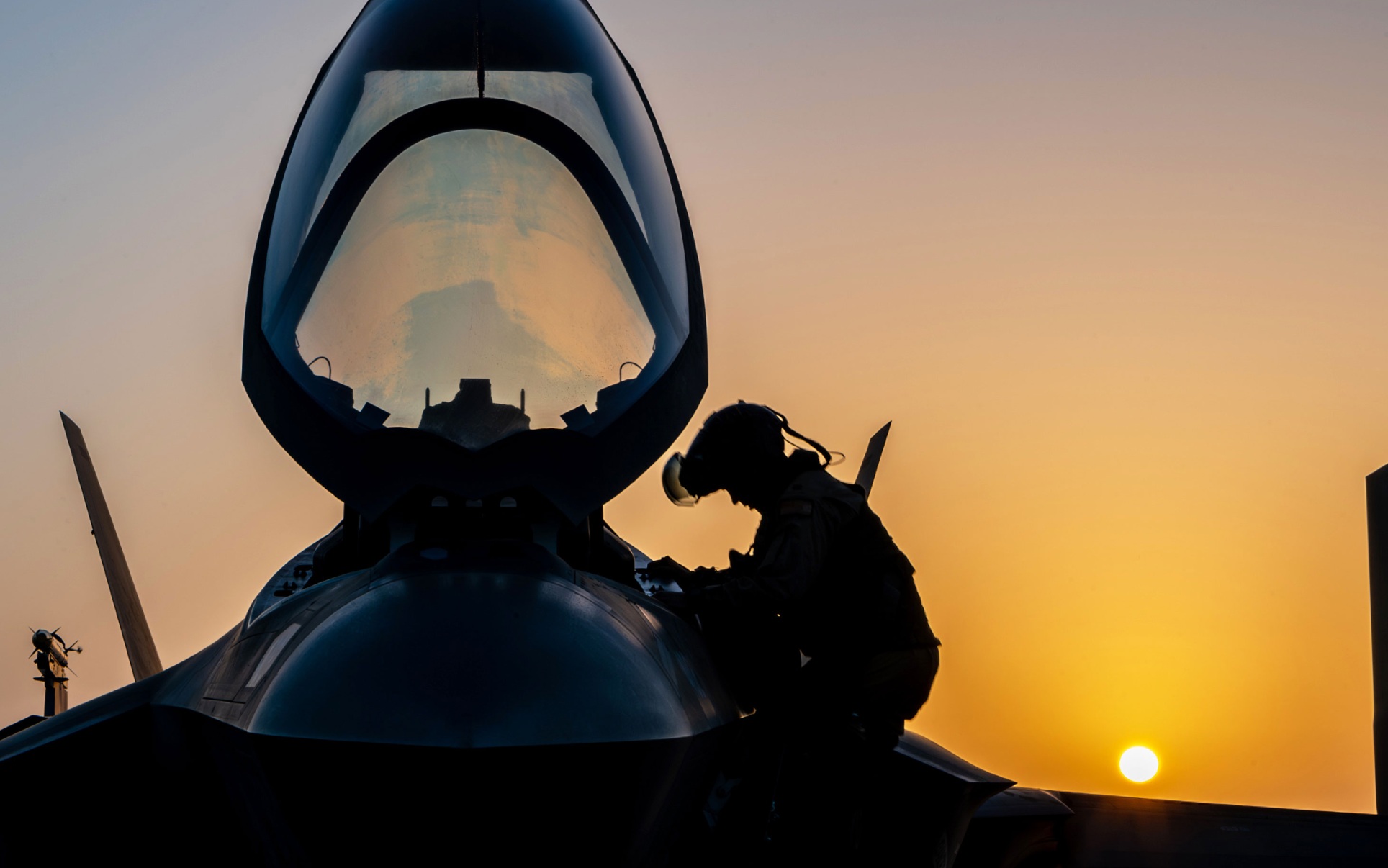 MWM: истребители F-35B США впервые совершили посадку у границ РФ