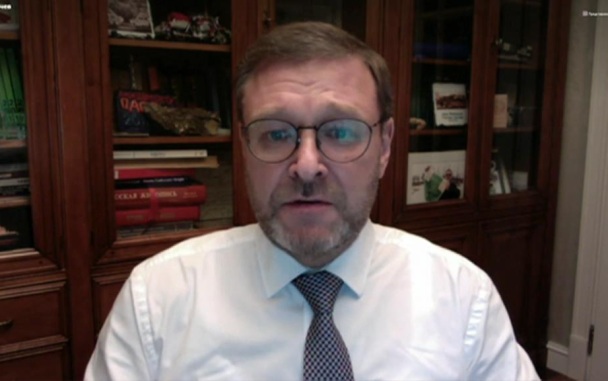 Украина не должна быть окопом между Россией и Западом, сказал Косачев