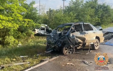 В Ростовской области произошло лобовое столкновение легковушек, двое погибших