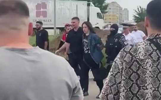 Напавшего на людей в ТЦ в Краснодаре задержал один из очевидцев