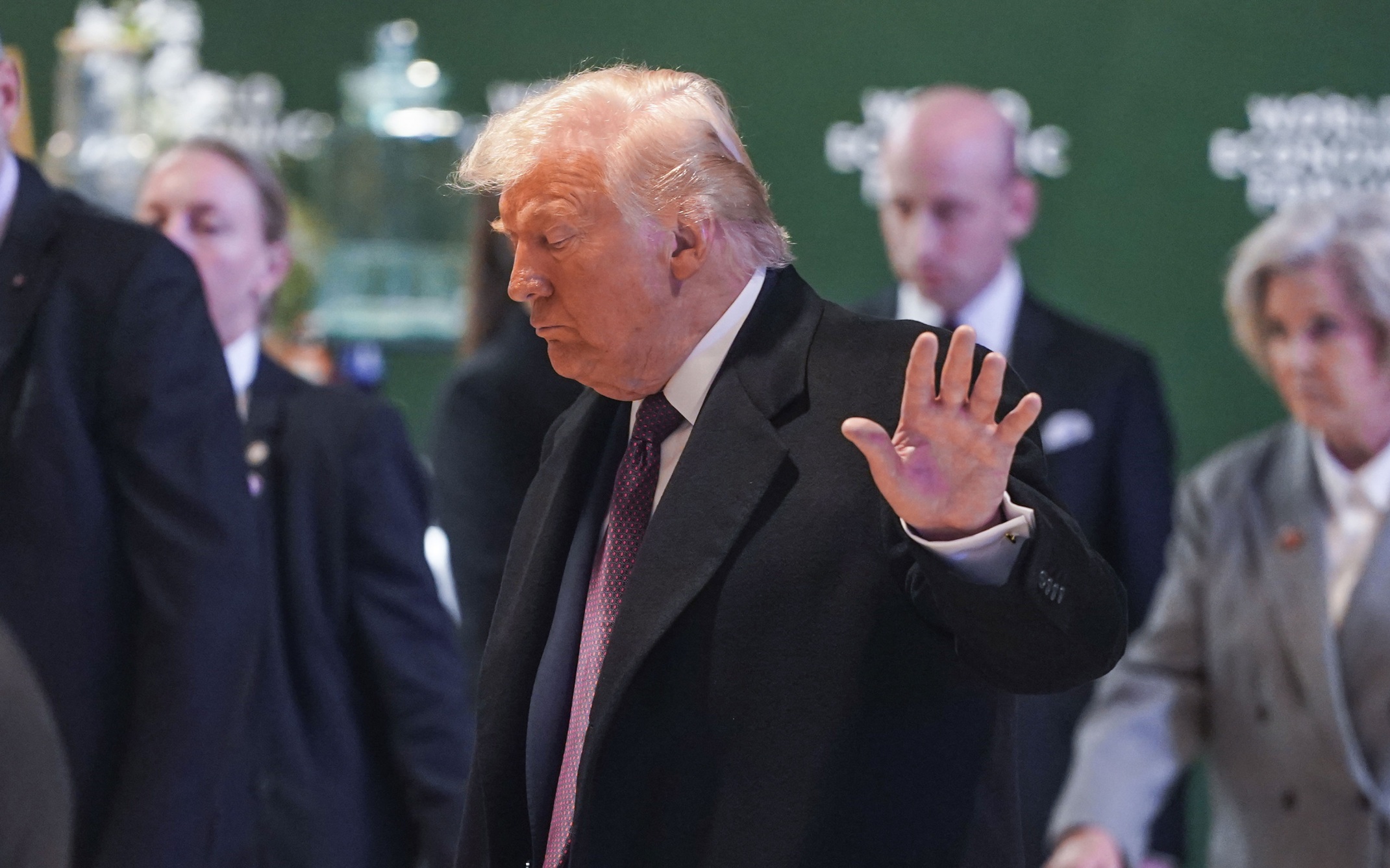 Трамп вернулся к украинскому конфликту, но воевать активно не хочет