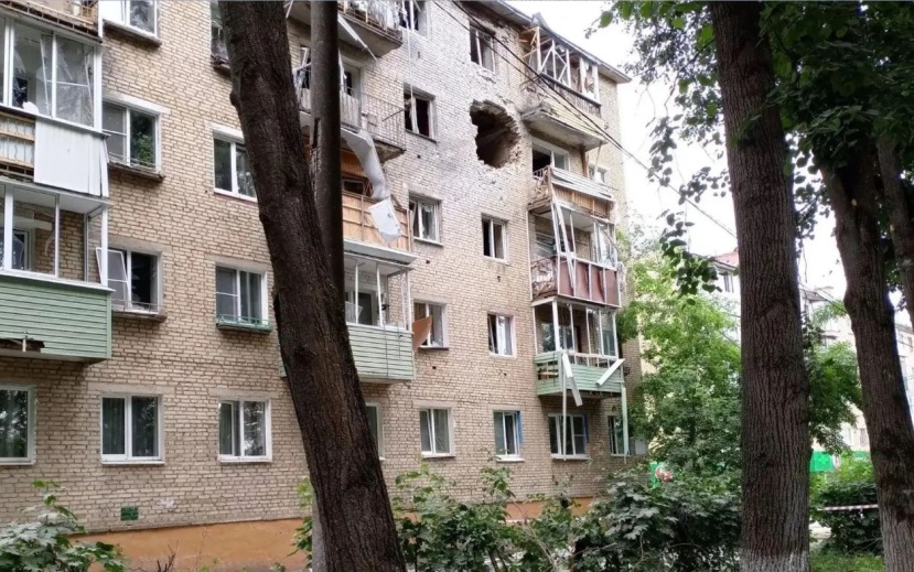 В первом подъезде атакованной пятиэтажки в Тульской области идет разбор завалов