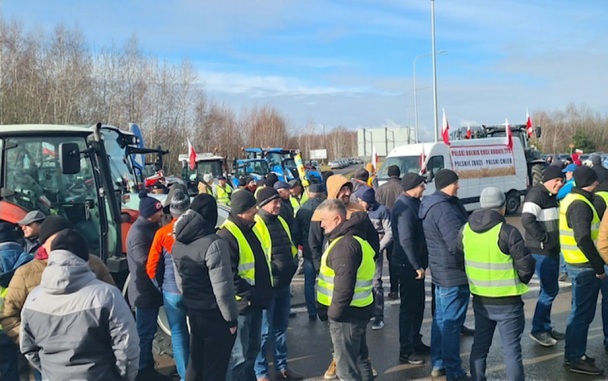 Польские фермеры заблокировали автомагистраль и требуют переговоров с властями