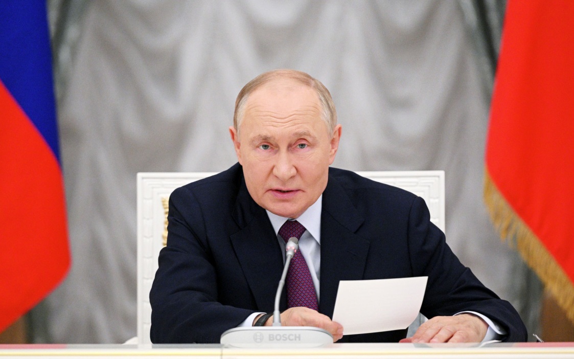 Путин: на фронте нет ни одного участка, где российская армия не поджимает ВСУ