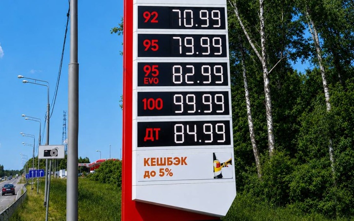 Сеть АЗС "Нефтьмагистраль" снизила цены на бензин после проверок ФАС