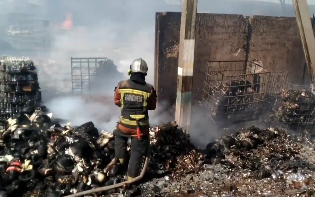 МЧС локализовало пожар на складе с алкоголем в Подмосковье