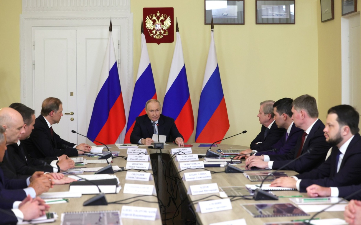 Путин заявил, что РФ входит в топ-4 стран, которые могут делать авиадвигатели