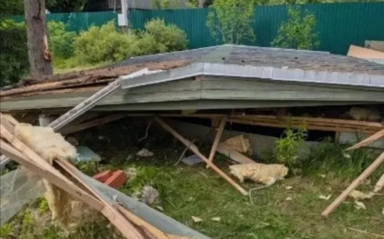 В Ленобласти при обрушении крыши бытовки пострадали двое рабочих