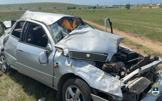 В Бурятии в ДТП с перевернувшейся легковушкой погибли двое, еще трое пострадали