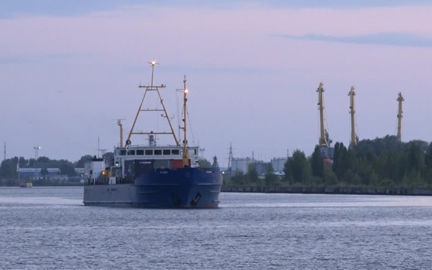 В Нижегородской области сухогруз с зерном сел на мель