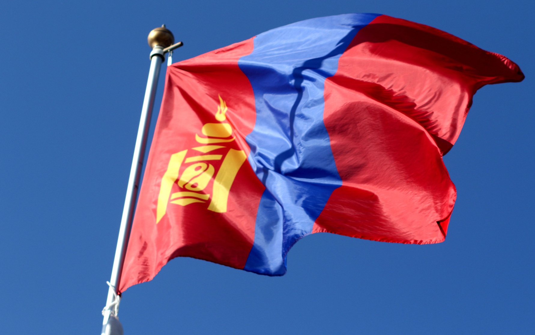 Монголия временно закроет часть пунктов пропуска на границе с Россией и Китаем